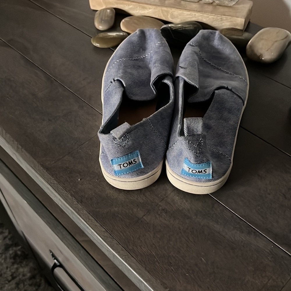 Toms - Picture 3 of 3